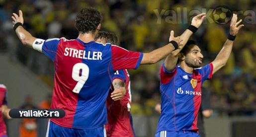 صيد المحترفين.. يد صلاح تتسبب له في إنذار 